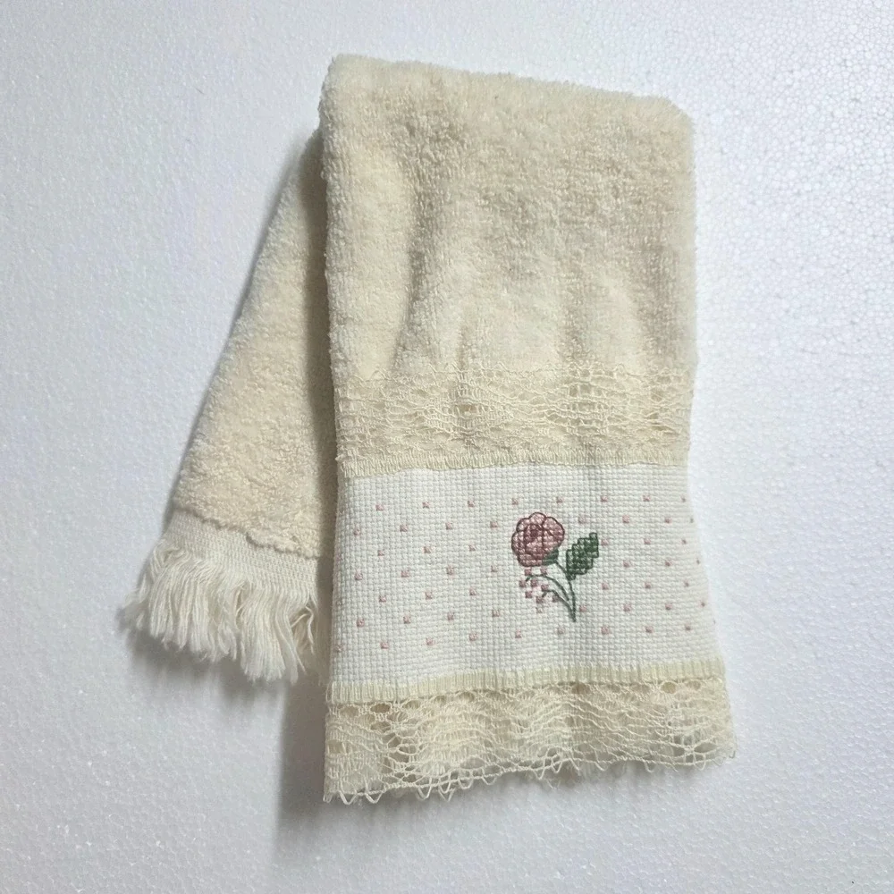 Vtg Cannon Embroidered Floral Hand Towel Beige Cotton Lace Rose 18x11 Decor